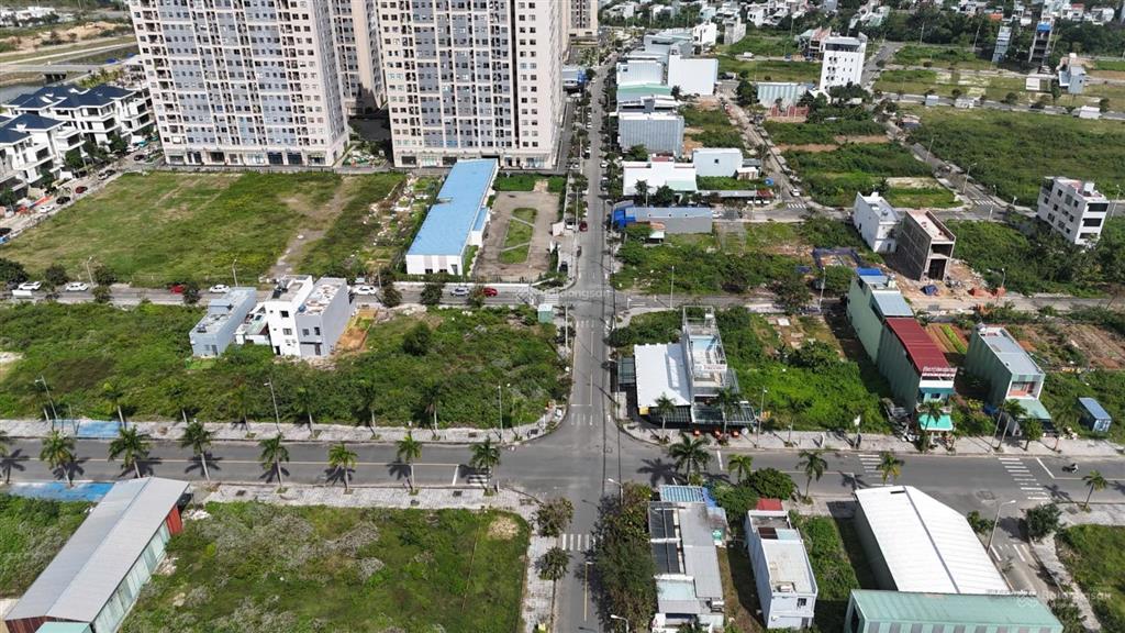 Sụp hầm giá tốt đường 10,5m đường trung lập 9 xây dựng được 9 tầng hướng đông bắc