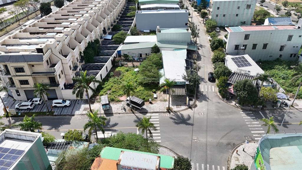 Sụp hầm giá tốt đường 10,5m đường trung lập 9 xây dựng được 9 tầng hướng đông bắc