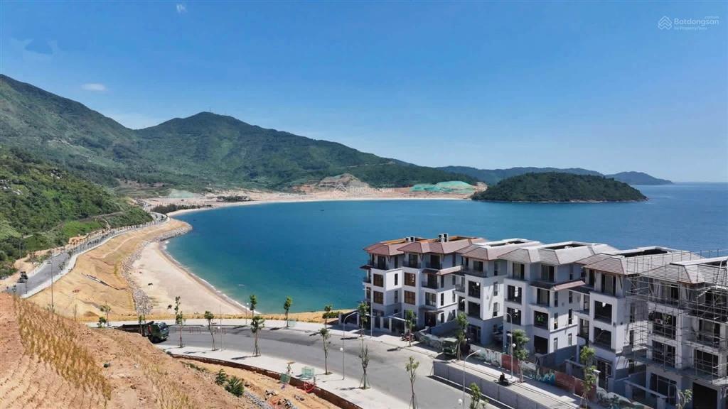 Siêu phẩm căn lam ngọc giá rẻ nhất diện án trục 25m gần vịnh biển đẹp giá rẻ