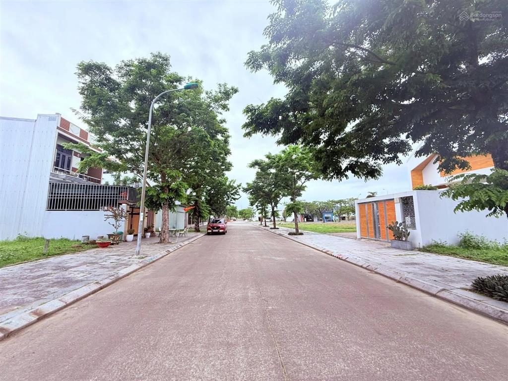 Sụp hầm lô đất nền a1 golden hill khu dân cư sầm uất, 125m2 hướng tây bắc, sổ sẵn nhà