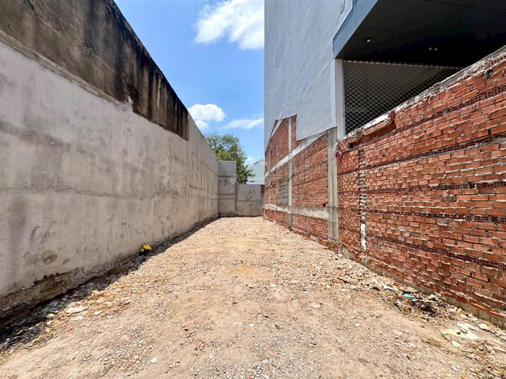 Bán đất mặt tiền kinh doanh, đường 25m, khu kinh doanh sầm uất