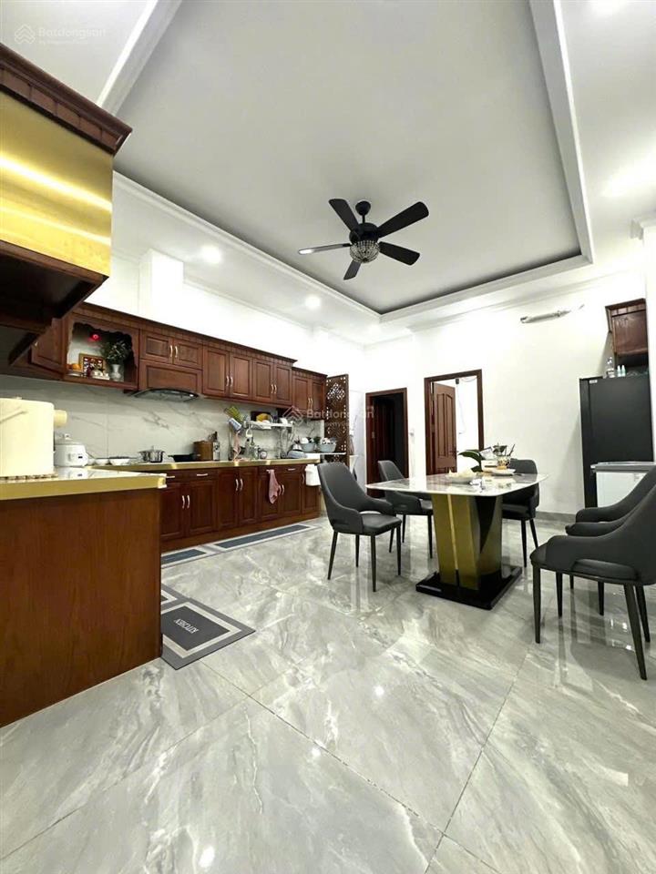 Bán nhà mặt tiền kinh doanh, khu dân cư đông đúc an ninh, nội thất hương cao cấp