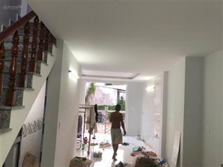 Nhà liên kế, 1 trệt 1 lầu, 2 phòng ngủ, 2 toilet, nhà bếp và phòng khách