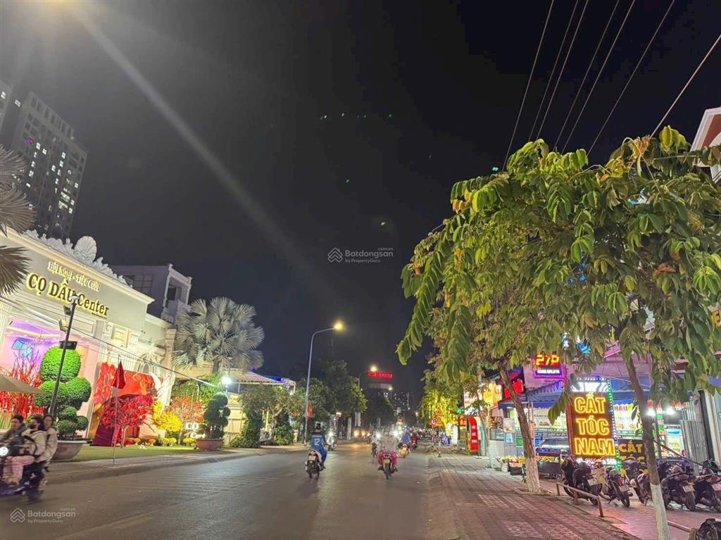 Nhà phố đẹp mặt tiền gần chợ xóm nghèo, phường dĩ an, tp dĩ an