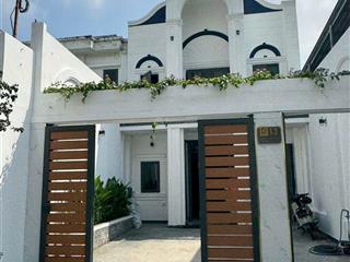 Nhà phố đẹp mặt tiền gần chợ xóm nghèo, phường dĩ an, tp dĩ an