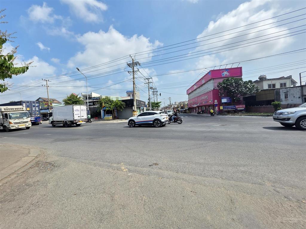 Đất 718m ngang 15m mặt tiền đt 743b gần ngã tư bình thung, phường tân đông hiệp, tp dĩ an.