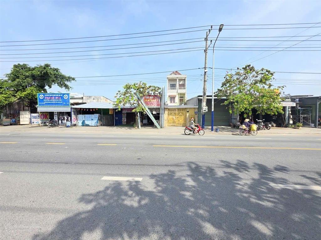 Nhà mặt tiền gần ngã tư bình thung, phường tân đông hiệp, tp dĩ an.