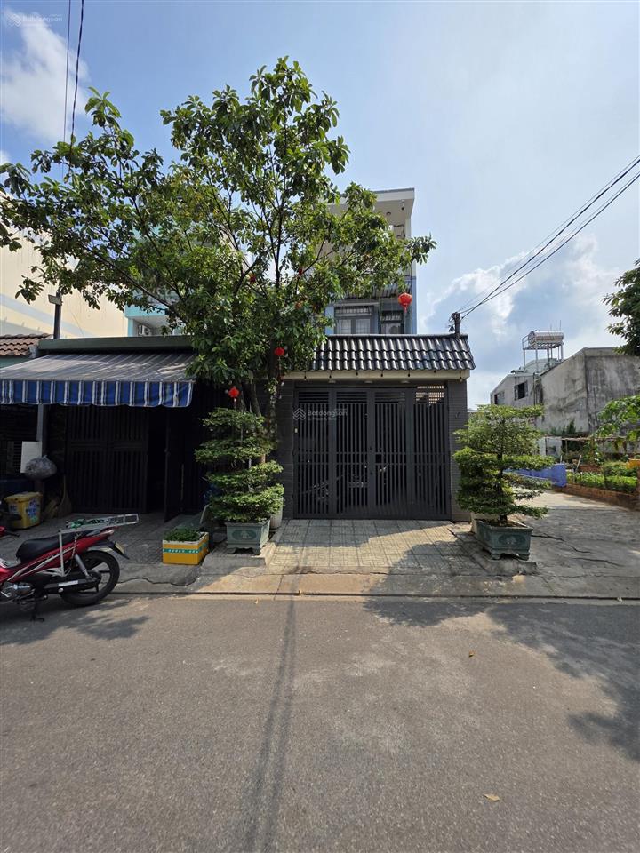 Nhà phố 122m2 hoàn công tặng full nội thất kề bên làng đại học quốc gia hcm, phường đông hòa, dĩ an
