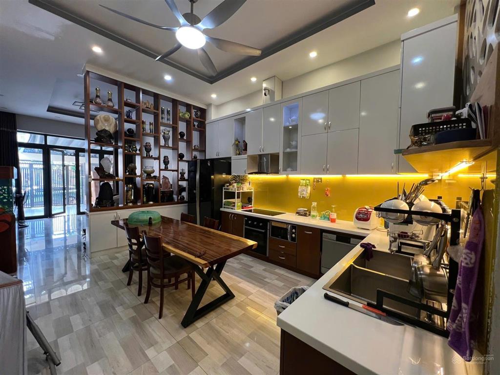 Nhà phố 122m2 hoàn công tặng full nội thất kề bên làng đại học quốc gia hcm, phường đông hòa, dĩ an