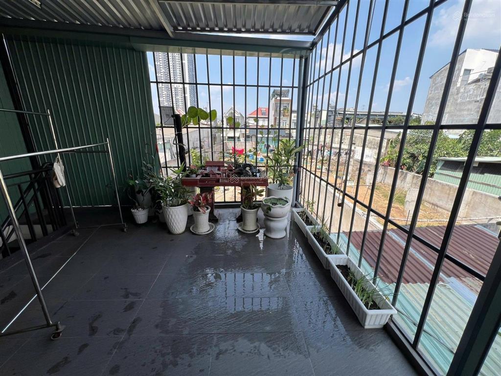 Nhà phố 122m2 hoàn công tặng full nội thất kề bên làng đại học quốc gia hcm, phường đông hòa, dĩ an