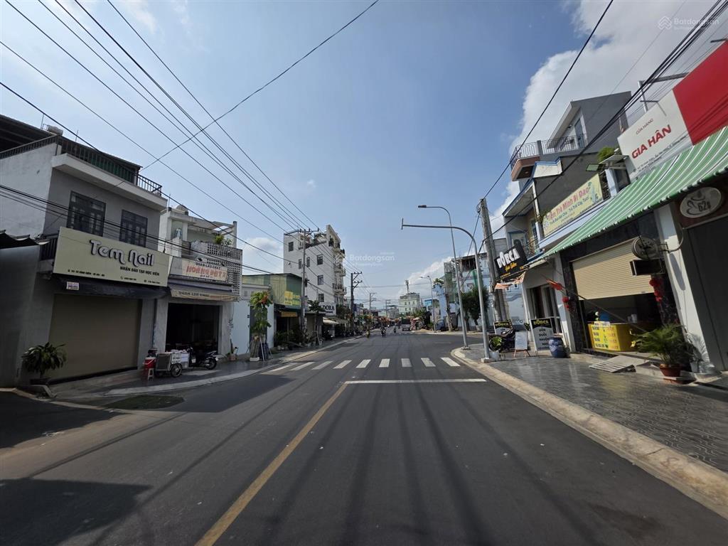 Nhà phố 122m2 hoàn công tặng full nội thất kề bên làng đại học quốc gia hcm, phường đông hòa, dĩ an