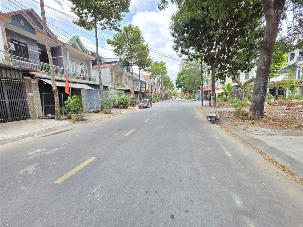 Nhà mặt tiền kinh doanh kdc biconsi, phường tân đông hiệp, tp dĩ an