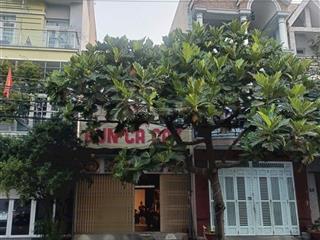 Bán đất tặng nhà cấp 4 mặt tiền kinh doanh khu trung tâm hành chính dĩ an