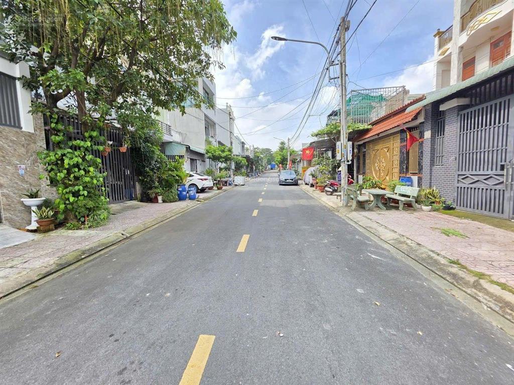 Nhà phố mặt tiền kdc đất mới, gần ngã tư chiêu liêu, phường tân bình, tp dĩ an.