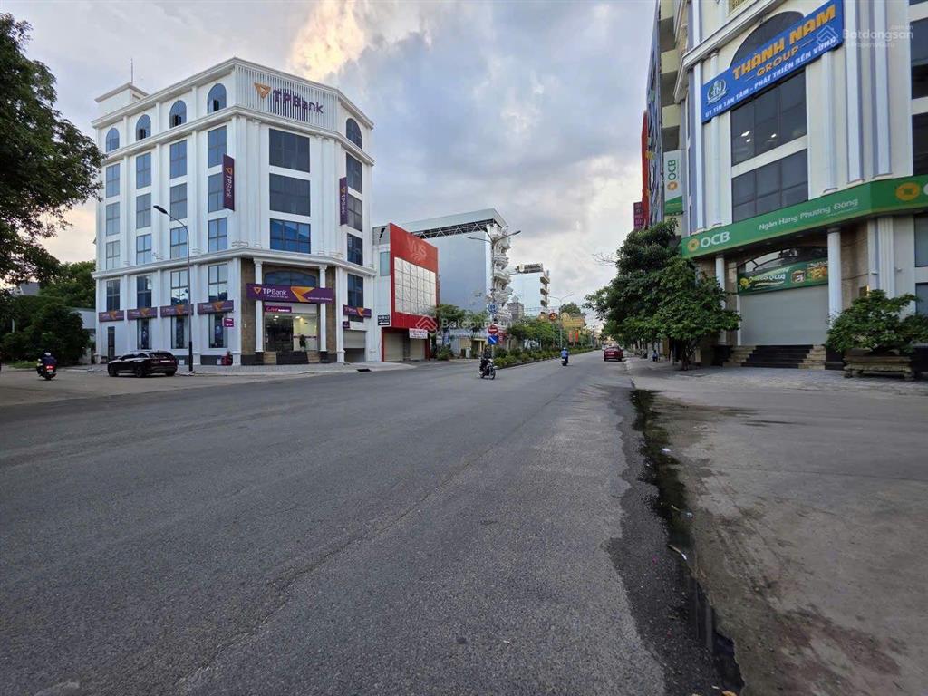Nhà phố 250m mặt tiền trung tâm hành chính dĩ an, phường dĩ an, tp dĩ an.