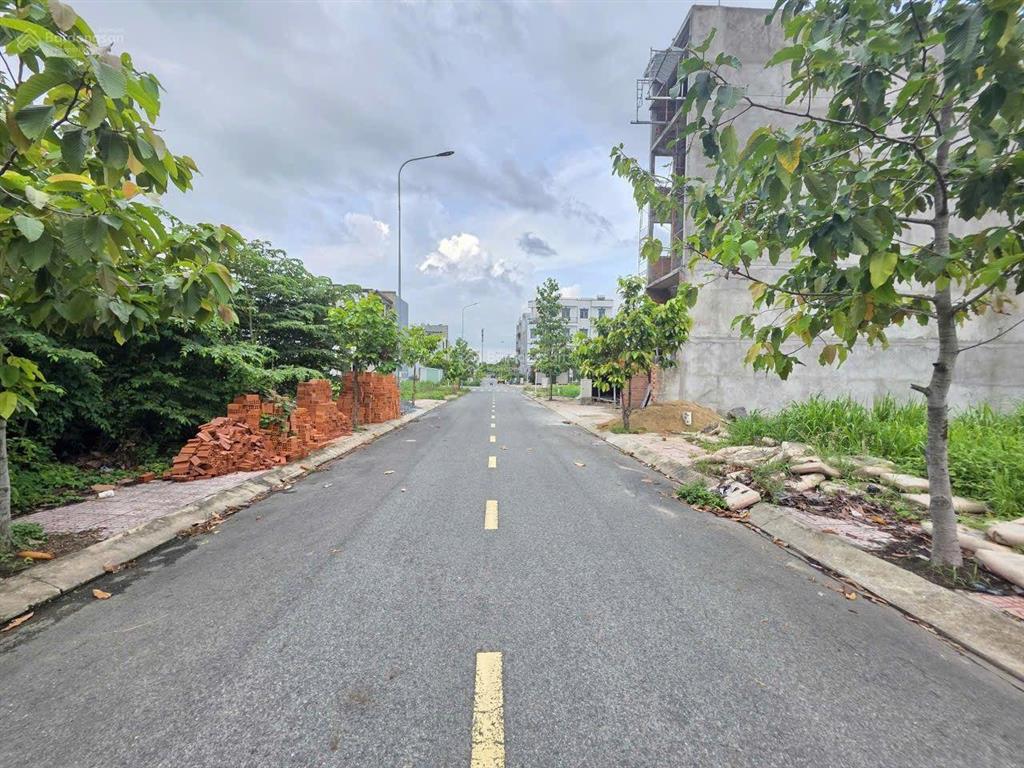 Đất đối diện chợ kdc phú hồng thịnh 6, phường bình an, tp dĩ an