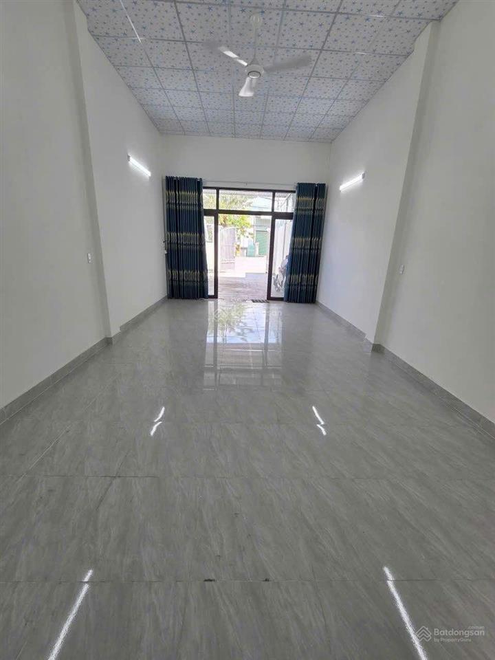 Cần bán gấp giảm 1 tỷ còn bớt. nhà cấp 4 mặt tiền gần chợ thông dụng, vincom550 dĩ an