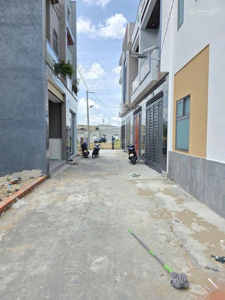 Nhà phố mới kdc gần vòng xoay cầu hang p. biên hòa đồng nai