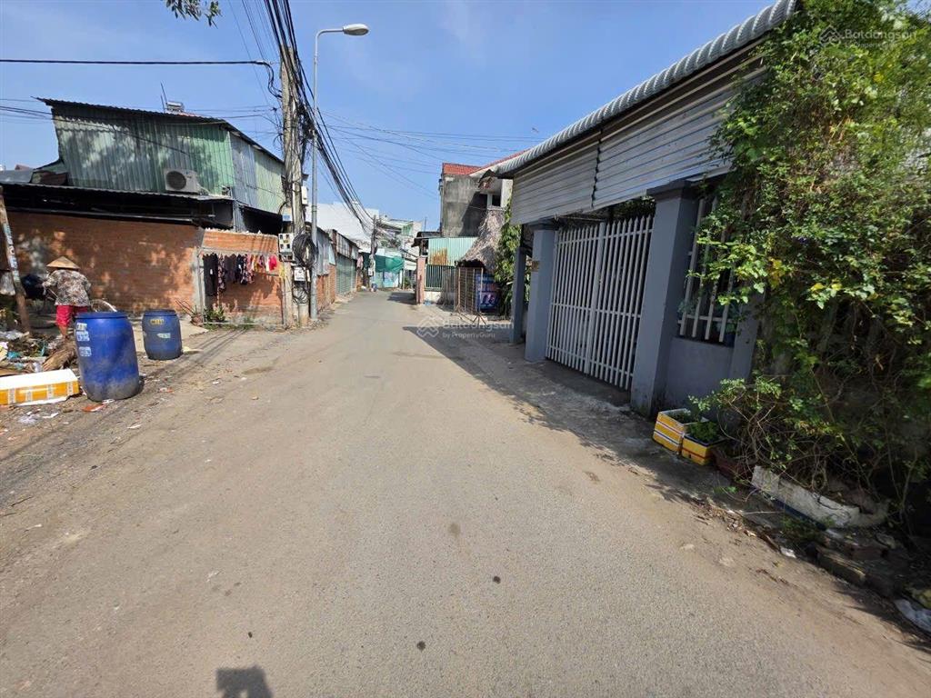 Nhà cấp 4 gác lửng gần chợ bình an giáp làng đại học quốc gia p bình thắng dĩ an (p.đông hòa tphcm)