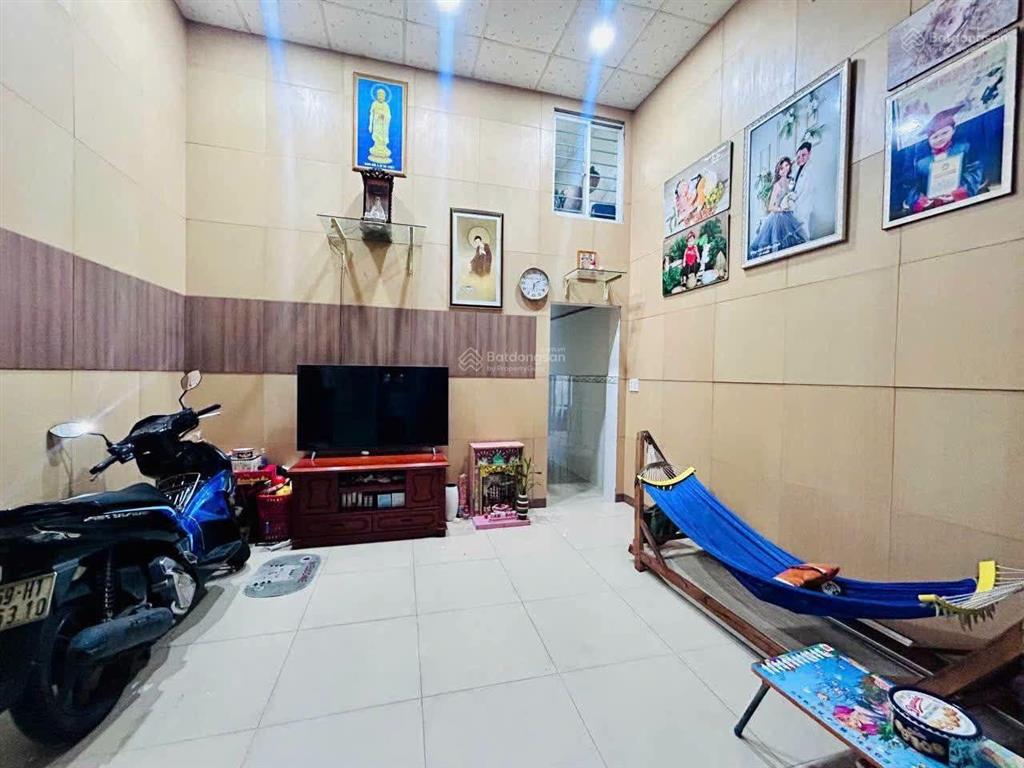 Nhà cấp 4 gác lửng gần chợ xóm nghèo và vincom 550, phường dĩ an, tp dĩ an.