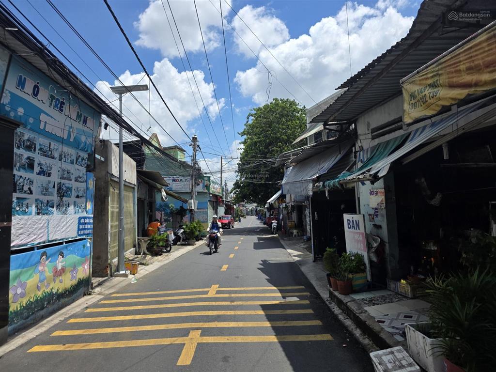 Nhà phố gần chợ dĩ an 2, phường an bình, tp dĩ an. (p.dĩ an tphcm)