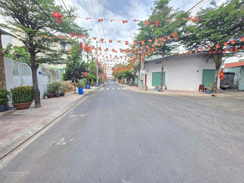 Đất 136m góc 2 mặt tiền kdc đất mới, gần ngã tư chiêu liêu, phường tân bình, tp dĩ an.