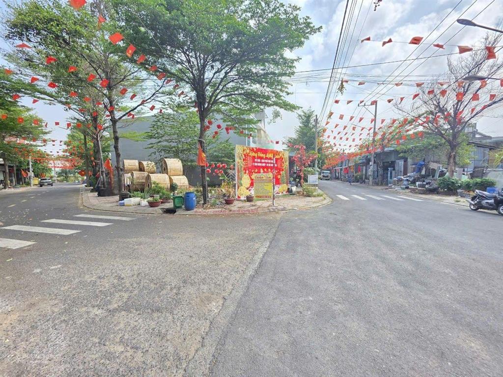 Đất 136m góc 2 mặt tiền kdc đất mới, gần ngã tư chiêu liêu, phường tân bình, tp dĩ an.