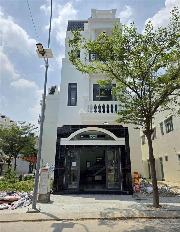 Nhà phố hoàn công có thang máy kdc icon central gần vincom550 dĩ an