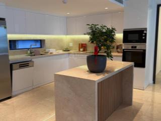 Bán biệt thự sang trọng, đẳng cấp ngay trung tâm quận 3, khu vực xung quanh đều toàn biệt thự.