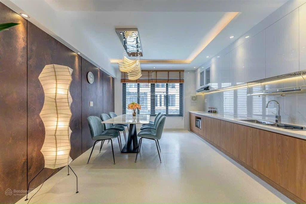 Khách sạn 36 full nội thất, vị trí cực đẹp, góc 2 mặt tiền