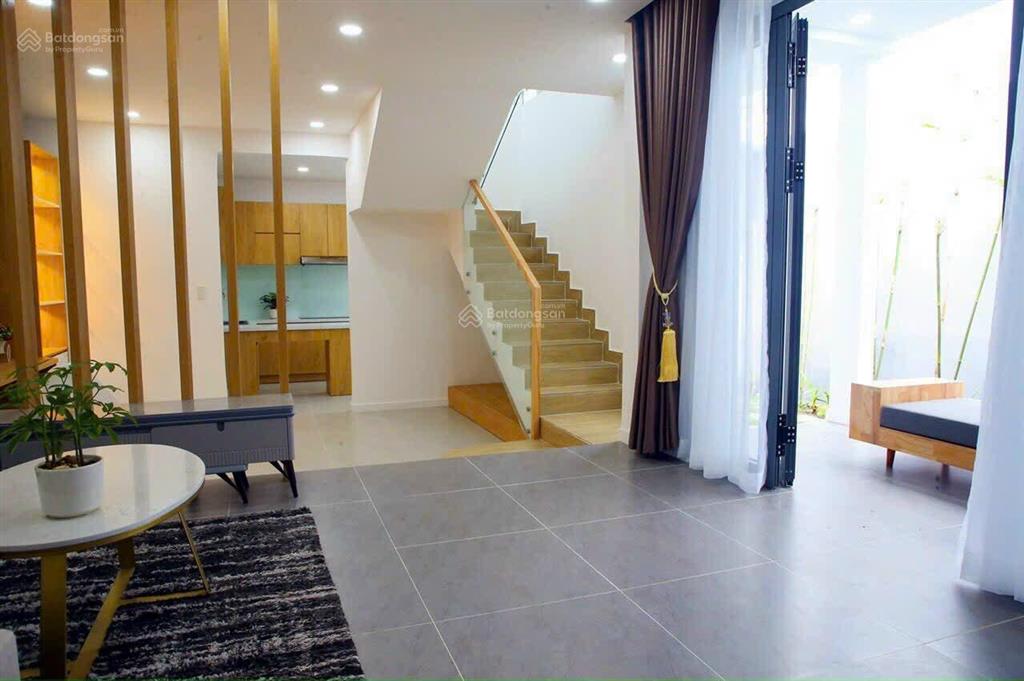 Khách sạn 36 full nội thất, vị trí cực đẹp, góc 2 mặt tiền