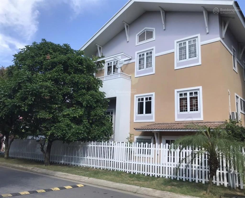 Chính chủ villa hơn 300m2 cho thuê, có hầm trệt 1,5 lầu. khu an ninh, dân trí cao đầy đủ tiện nghi