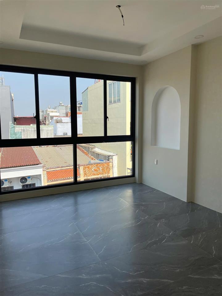 Góc 2 mặt tiền kinh doanh gần các bệnh viện, trung tâm thương mại lớn ở quận 5 và 11. trệt 5 lầu st