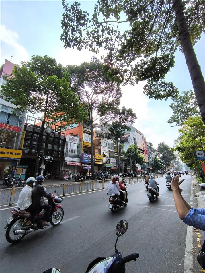 Bán nhà mặt phố cách chợ bến thành 150m, có diện tích 72m2, có 6 tầng đang cho thuê 65 triệu/tháng.