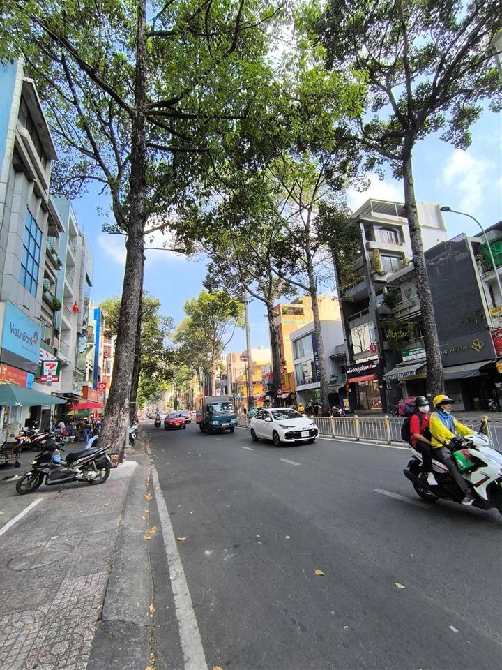 Bán nhà mặt phố cách chợ bến thành 150m, có diện tích 72m2, có 6 tầng đang cho thuê 65 triệu/tháng.
