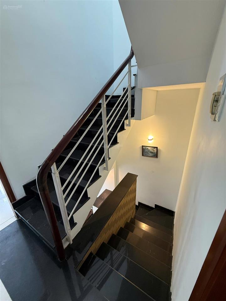 Cho thuê nhà mặt tiền thảo điền 5m x 11m trệt 2 lầu