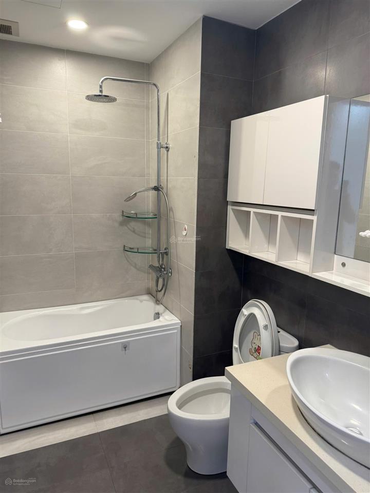 Chính chủ bán căn hộ 4 pn view sông sài gòn đang cho thuê 32 triệu/tháng.