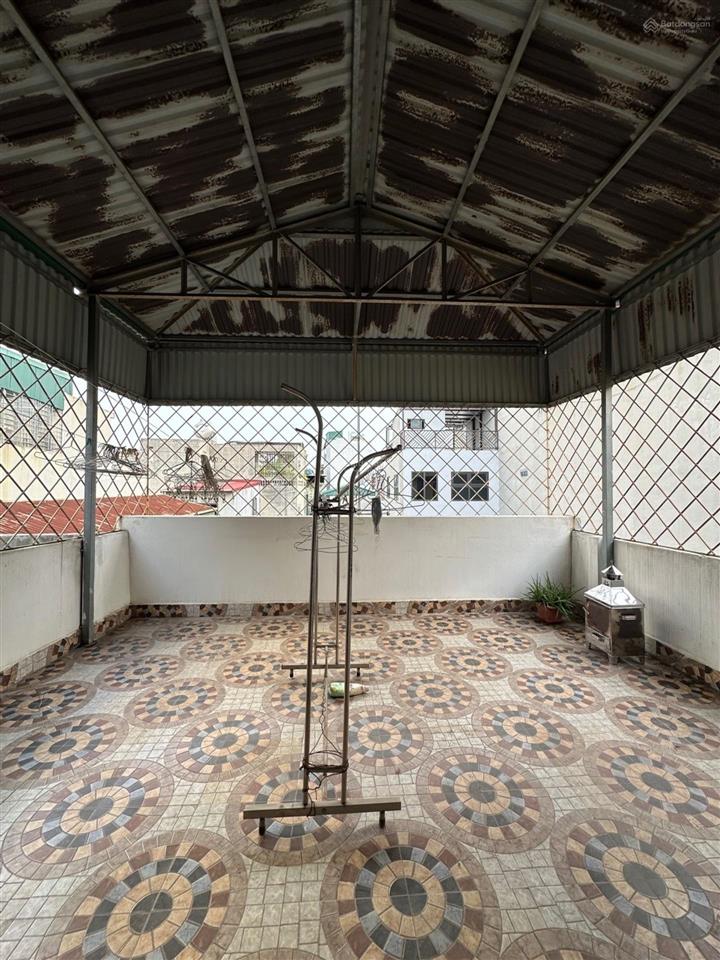 Nhà dân xây hoàng mai lô góc mặt tiền rộng ngõ thông