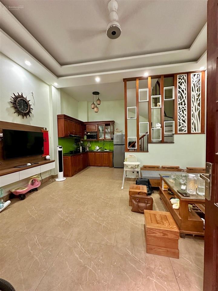 Nhà dân xây hoàng mai lô góc mặt tiền rộng ngõ thông