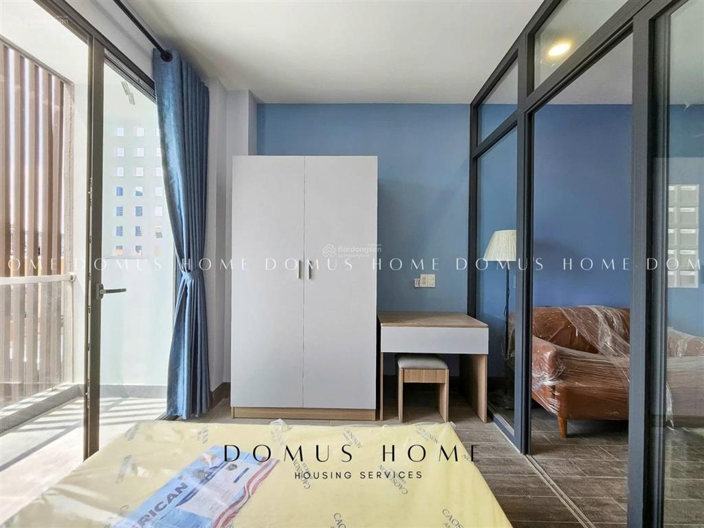 Cho thuê căn hộ 1 phòng ngủ , vách kính ngắn phòng, ban công rộng, nội thất mới 100%