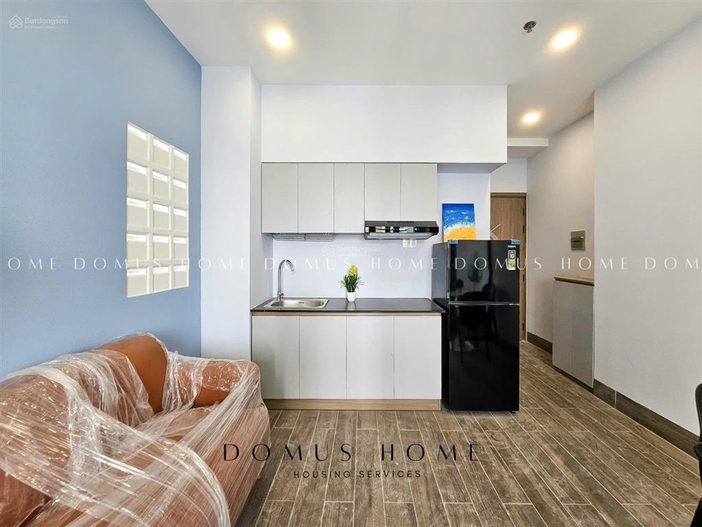 Cho thuê căn hộ 1 phòng ngủ , vách kính ngắn phòng, ban công rộng, nội thất mới 100%