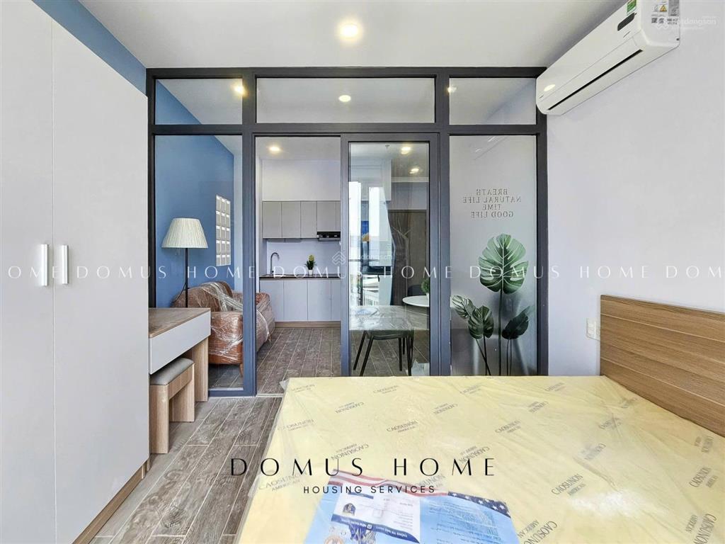 Cho thuê căn hộ 1 phòng ngủ , vách kính ngắn phòng, ban công rộng, nội thất mới 100%