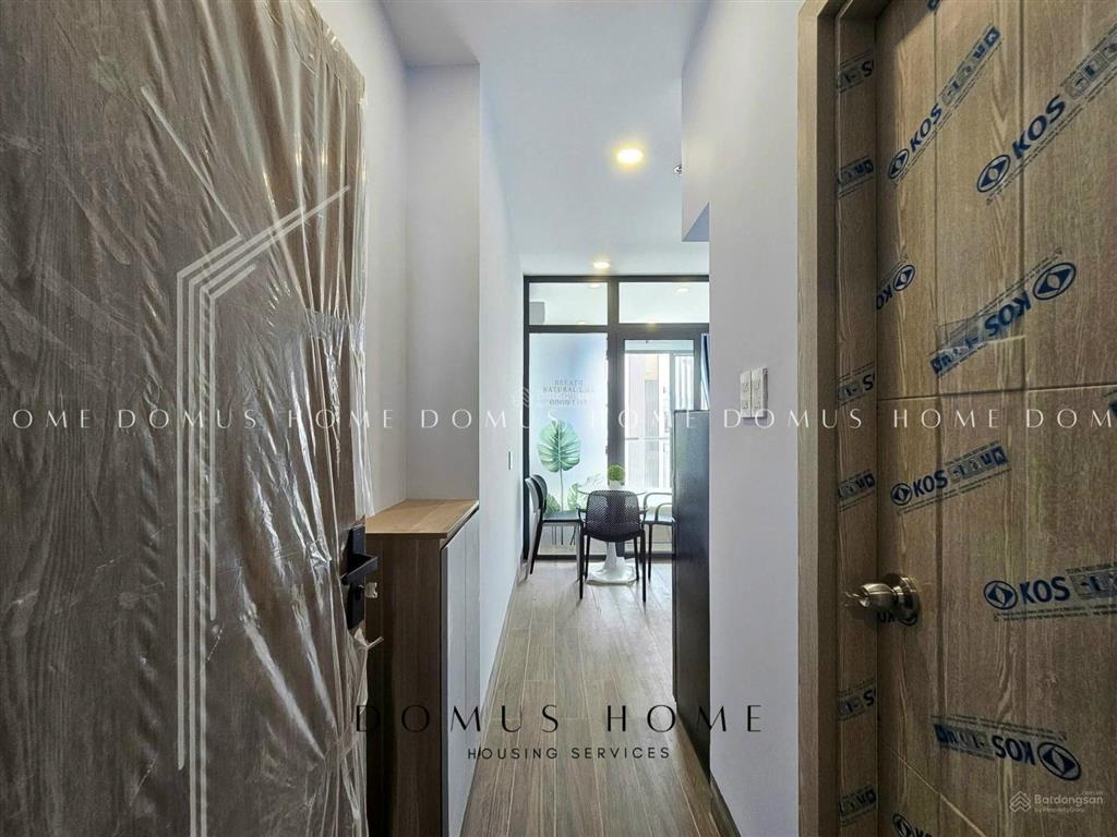 Cho thuê căn hộ 1 phòng ngủ , vách kính ngắn phòng, ban công rộng, nội thất mới 100%