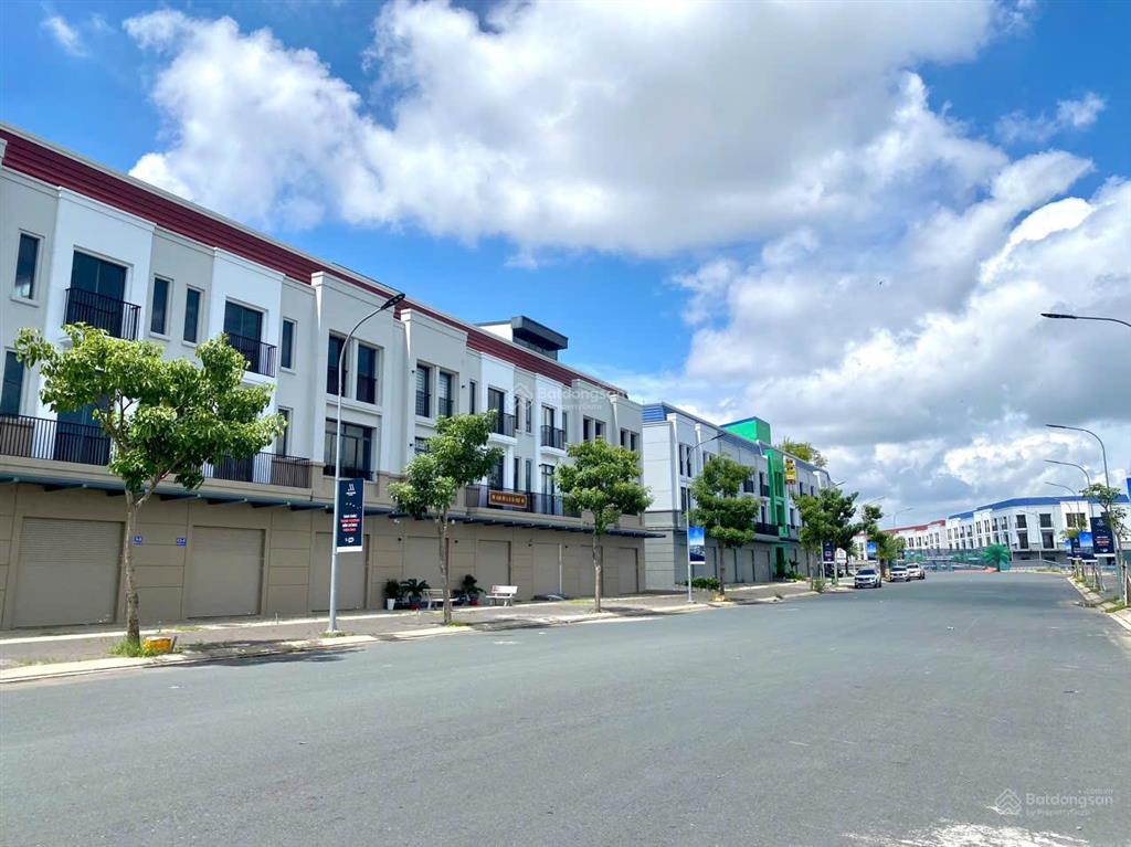 Mới nhất khu. căn góc 2 mặt tiền, trục chính thông ra quảng trường kđt tây sông hậu