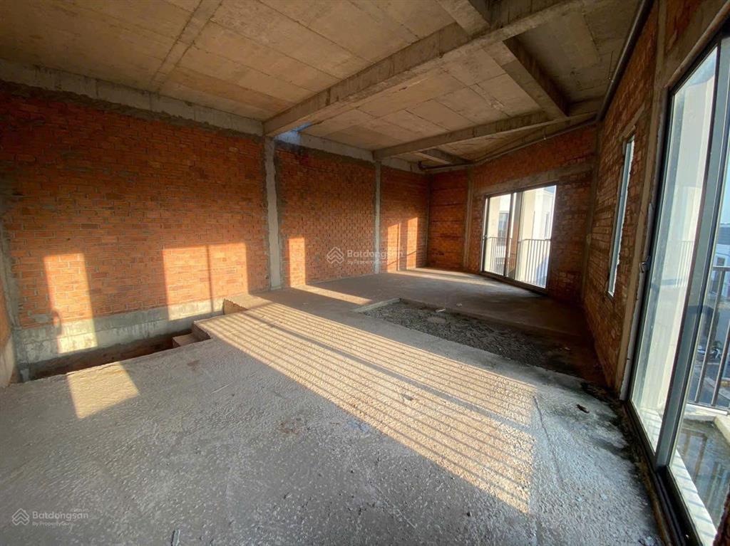 Mới nhất khu. căn góc 2 mặt tiền, trục chính thông ra quảng trường kđt tây sông hậu