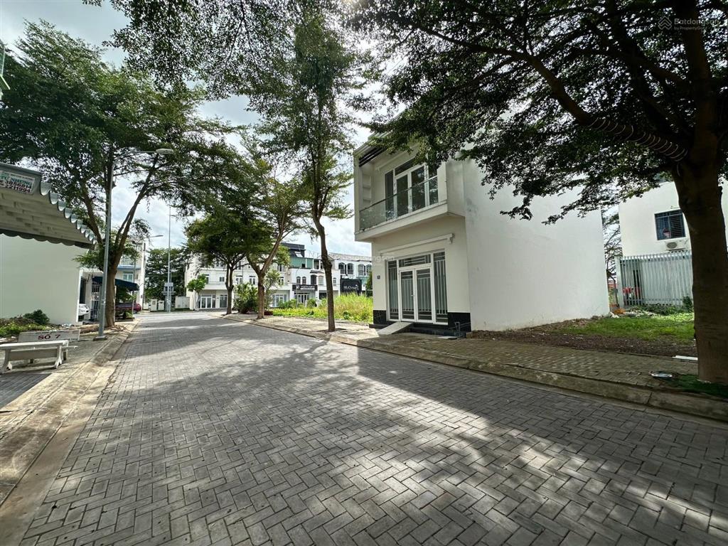 Khan hiếm  bán 01 nền kđt tây sông hậu. vị trí view sông thoáng mát, xây dựng tự do