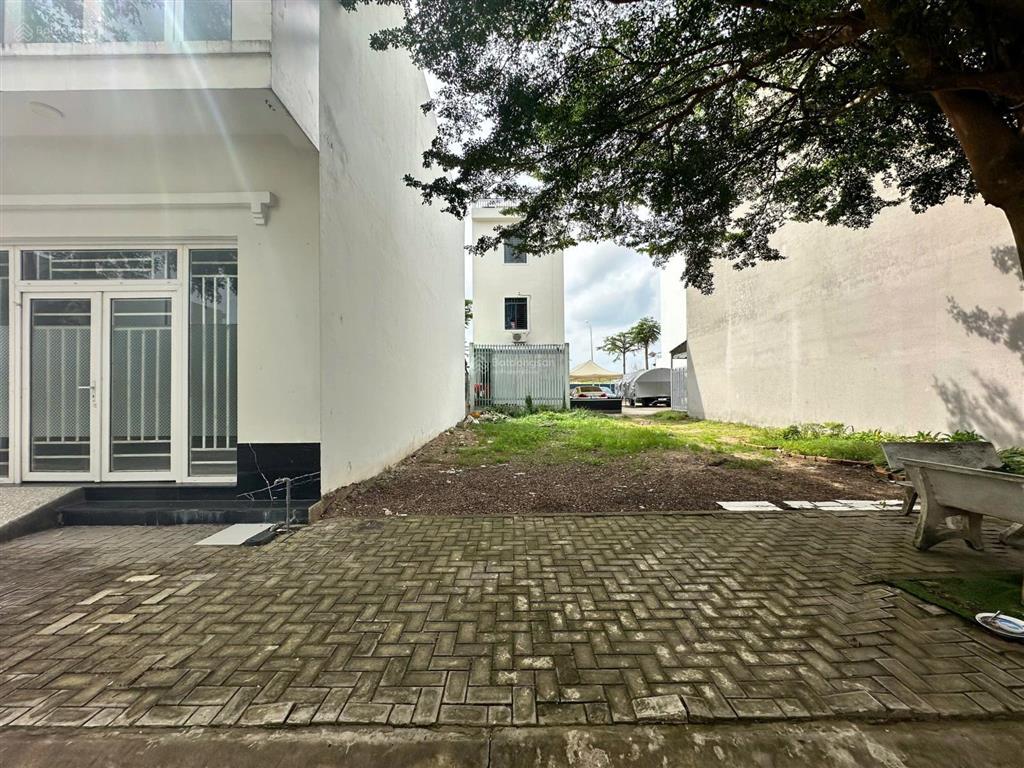 Khan hiếm  bán 01 nền kđt tây sông hậu. vị trí view sông thoáng mát, xây dựng tự do