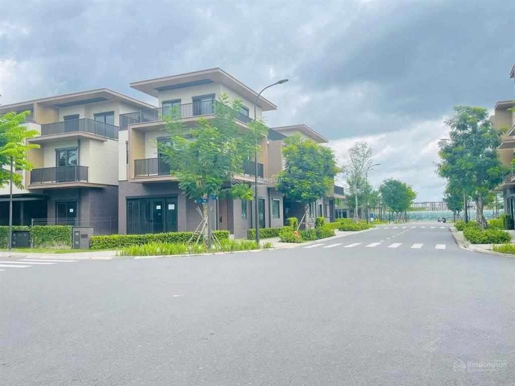 Cdt nam long bán nhà phố vườn 164m2, căn góc 2 mặt tiền đẹp có nhà sẵn  pkd 0708 986 ***!