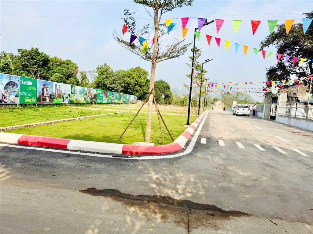 1 lô góc 2 mặt tiền  đón sóng 2 tuyến đường (ql6  ql21a)  giá mềm nhất khu vực