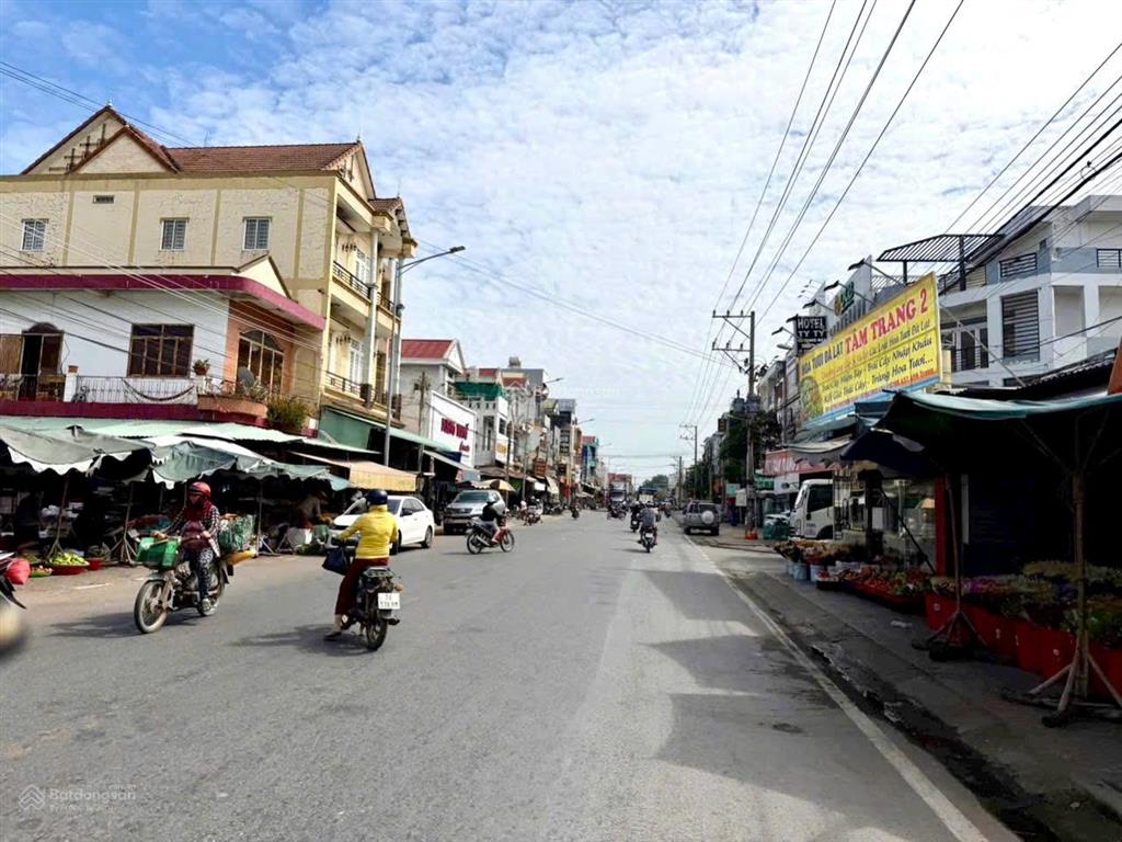 Em có một miếng mặt tiền đường nhựa 1tỷ 075tr, tại khu phố an hoàtrảng bàng!!